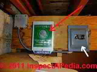 Well pump relay switch and power control © D Friedman at InspectApedia.com 