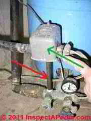 Pump pressure control switch photo © D Friedman at InspectApedia.com 