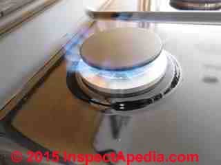 Testing the gas burner flame and igniter function after installing the Bosch gas cooktop (C) Daniel Friedman