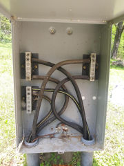 Mobile home electrical service entry box above ground, no main switch (C) InspectApedia.com MarkM