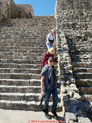 Walking down stairs with no useful handrail Canada de la Virgin Guanajuato (C) Daniel Friedman
