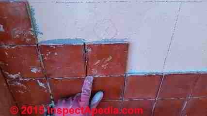 Install ceramic tile on a wall - procedure (C) Daniel Friedman