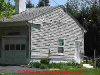 Vinyl Siding buckling & loose (C) Daniel Friedman