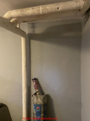 Asbestos pipe insulation (C) Inspectapedia.com Mike