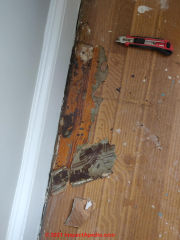 Green felt backing on sheet flooring - linoleum - might but usually does not contain asbestos (C) InspectApedia.com anon