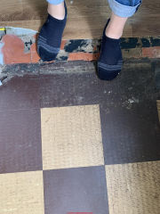 Chrysotile Asbestos in these UK floor tiles (C) InspectApedia.com EmJ