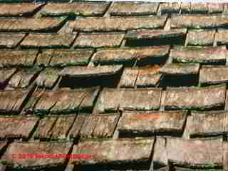 Wood shingle roof past end of life © D Friedman at InspectApedia.com 