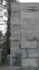 Vertical crack at concrete block wall corner = footing rotation (C) InspectApedica.com Evan