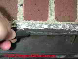 Lintel rust in brick wall © D Friedman at InspectApedia.com 