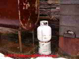 Collapsing metalbestos insulated chimney (C) Daniel Friedman