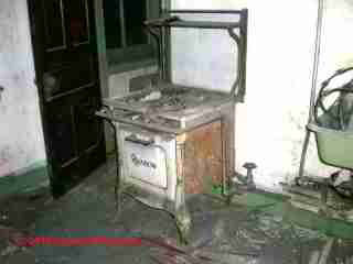 Rainbow antique gas stove (C) Daniel Friedman