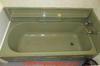 Plastic or fiberglass bath tub in Christchurch (C) Daniel Friedman