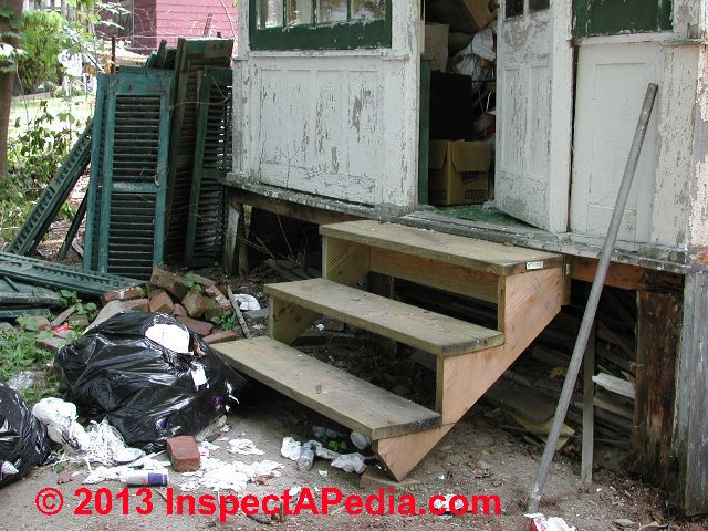 Tall deck no railings (C) InspectApedia