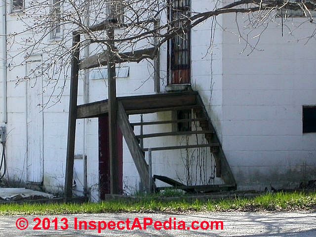 Splitting stair tread support cleat is unsafe (C) Daniel Friedman