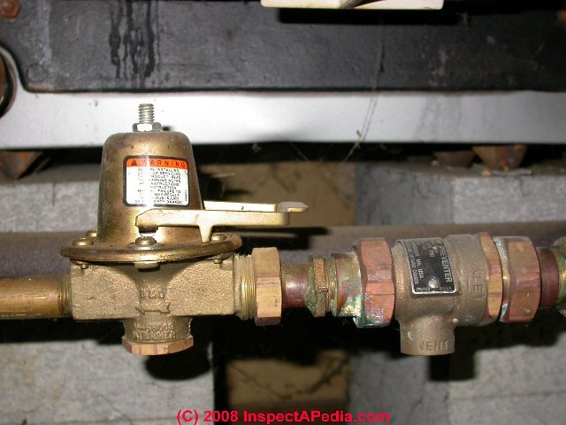 Automatic water feeder for hot water boiler