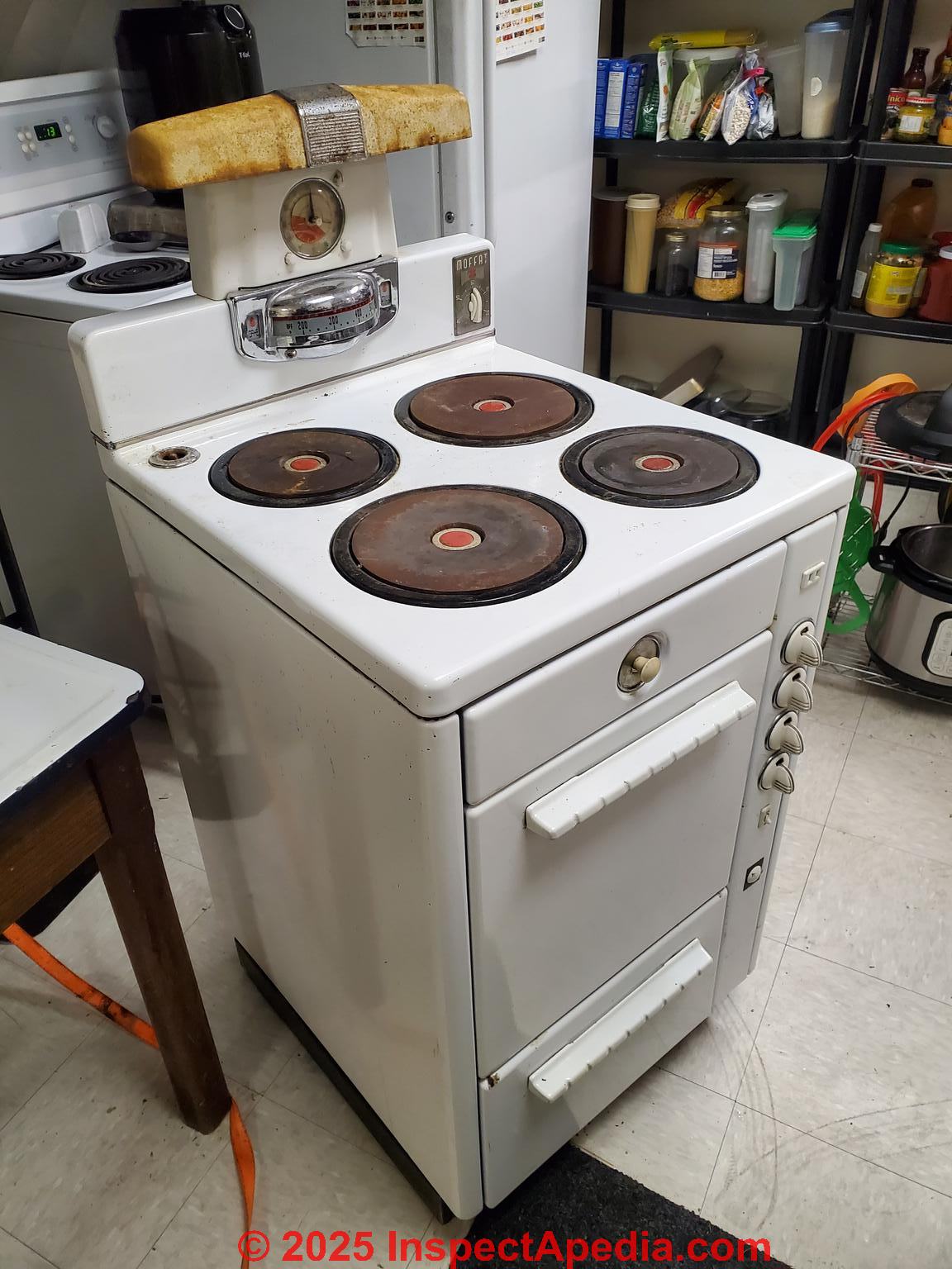 Moffat 1950s electric stove  (C) InspectApedia.com Ray Boyd