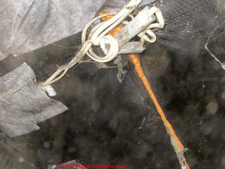 Electrical wiring crossover connector on a 19990 Lakepoint doublewide (C) InspectApedia.com KF