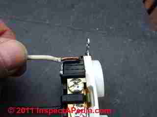 Wire strip gauge © D Friedman at InspectApedia.com 