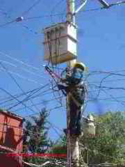 Changing overhead electrical wires, San Miguel de Allende (C) Daniel Friedman