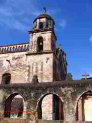 Black fungal stains Patzcuaro Mexico (C) Daniel Friedman