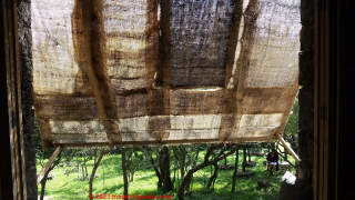 burlap awning San Miguel de Allende (C) InspectApedia.com DJF