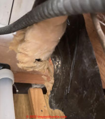 Fiberglass insulation, not asbestos (C) InspectApedia.com Lindsey