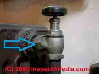 Radiator valve with air bleeder (C) Daniel Friedman