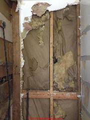 Fiberglass insulation (C) Inspectapedia.com Jodi Baldwin