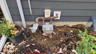 gas meter to soil clearance (C) InspectApedia.com Dan