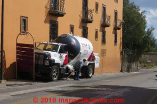 LP gas being delivered in Guanajuato (C) Daniel Friedman at InspectApedia.com