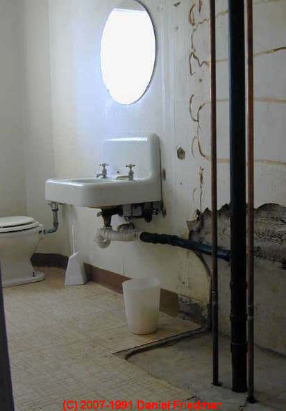 https://inspectapedia.com/plumbing/SinkDrain010DF.jpg