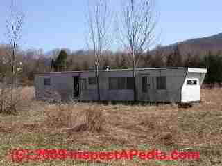 Abandoned mobile home (C) Daniel Friedman