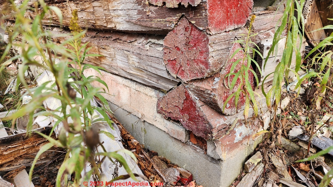 Details of Diamond or wedge cut log ends form drainage at corners of this log home (C) Daniel Friedman at InspectApedia.com