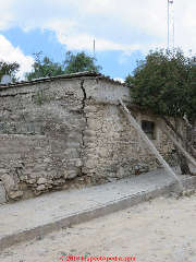 Collapsing adobe wall in Pozos, Mexico (C) Daniel Friedman