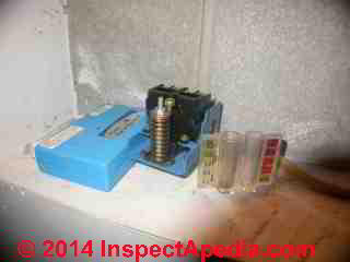 Water chlorine level testing using a pool test kit (C) InspectAPedia.com